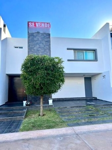 MAGNIFICA CASA EN VENTA EN VILLA LA CIMA