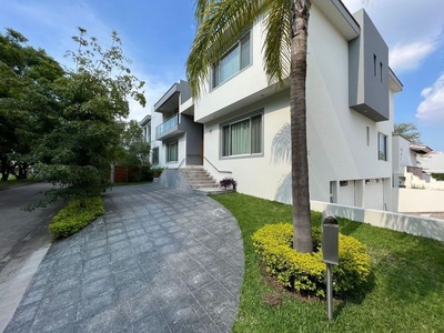 MODERNA CASA EN VENTA EN PUERTA DE HIERRO