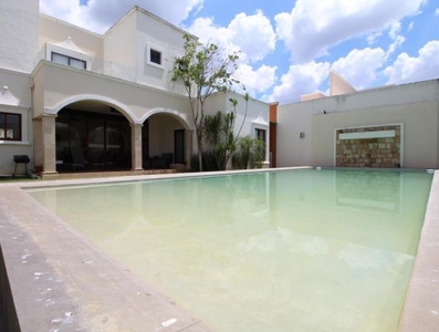 Preciosa casa en Las Fincas, una de las privadas más exclusivas de Mérida.