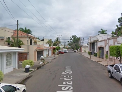 Vive en Elegante casa en Remate, Col. Las Quintas, Culiacán Rosales, Sinaloa!