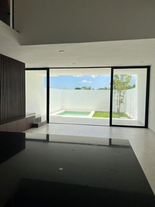 Xcanatún, casas de 2 recámaras + alberca, en privada residencial.