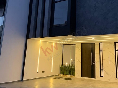 CASA AMPLIA CON SALA DE CINE Y ROOF GARDEN, EN ZONA CUAUTLANCINGO, DENTRO FRACCIONAMIENTO PRIVADO CON CAMARAS DE VIGILANCIA PREVENTA $2,550,000