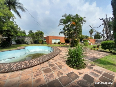 Casa en Venta con Alberca y Jardín Pedregal de las Fuentes, Jiutepec, Morelos - 11 recámaras - 730 m2