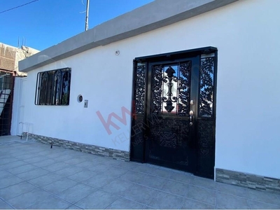 Casa remodelada en venta con 3 recámaras en planta baja, Valle Oriente, Torreón, Coahuila