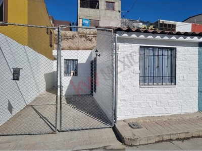 Casa en renta, El Dorado Residencial, Tijuana. A 2 cuadras de plaza y avenida principal.