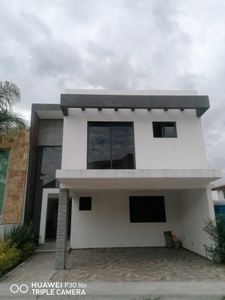 CASA EN VENTA EN CAMINO REAL Y ZAVALETA, CERCA DE COLEGIO MADERO PUEBLA