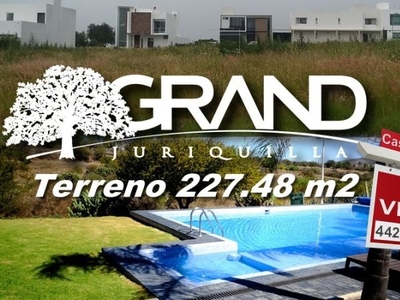 En Venta Terreno PLANO en Grand Juriquilla, 227.48 m2 - Alberca, Seguridad..