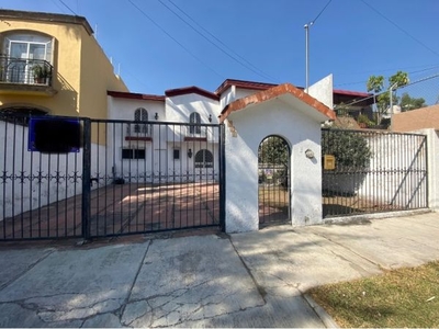 Venta de casa ideal para Remodelar en Colonia Santa Rita