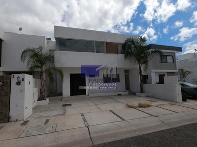 Casa en Venta 4 recamaras Zibata Queretaro QC105