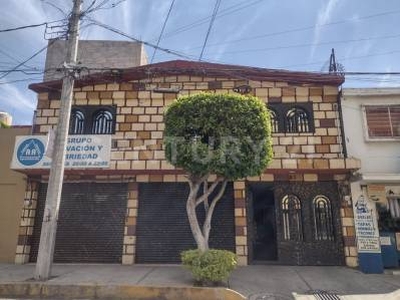 Casa en venta con dos locales Comerciales en Zacatenco