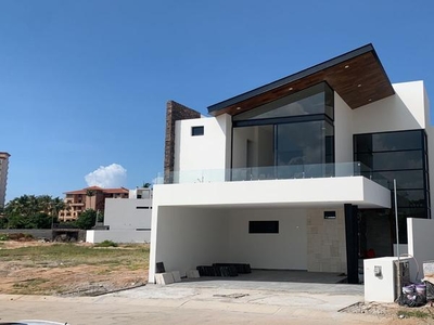 Casa en venta en Maralto Residencial frente a alberca en Mazatlan