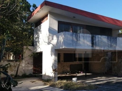 Casa en venta sobre av. en Mérida, Yucatán. Ideal para inversionistas.