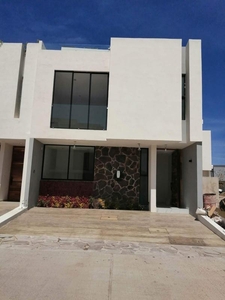 CASA EN VENTA VALLE IMPERIAL SECCION BOSQUES