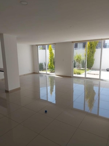 EN RENTA HERMOSA CASA EN ZONA CASCATTA LOMAS DE ANGELOPOLIS PUEBLA