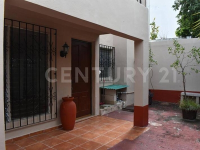 En venta casa en Cancún centro, puede funcionar como renta vacacional C3221