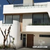 casa en venta de tres niveles, con jacuzzi, cascatta, lomas iii, onamiento lomas de angelópolis