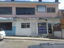 edificio con oficinas y locales