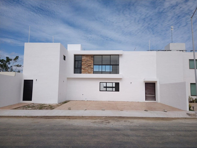 Casa Con Piscina Y 4 Recámaras Al Norte De Mérida