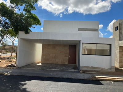 Casa En Privada Savara En Norte De Mérida Con Amenidades Mod