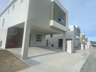 Casa Sola En Venta En Rincon De Foret, Saltillo, Coahuila