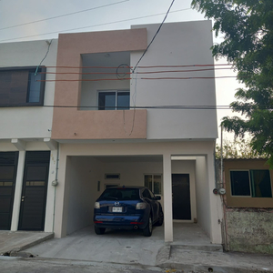 Casa Nueva En La Col. Chapultepec Veracruz, Ver. 10min Del Centro De Veracruz. 3 Recamaras Y 2.5 Baños