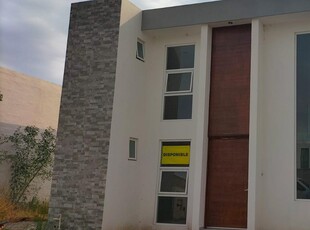 Doomos. Casa en Condominio Santa Bárbara, Aguascalientes