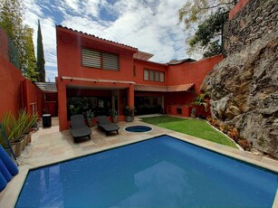 Doomos. Casa en exclusiva privada venta en Bellavista, Cuernavaca Morelos.