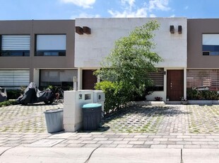 Doomos. Casa en Venta en Fraccionamiento Residencial Lomas Virreyes en Calimaya, Estado de México