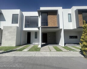 Doomos. Casa en Venta, San Mateo Otzacatipan, Estado de México LS 24-3366