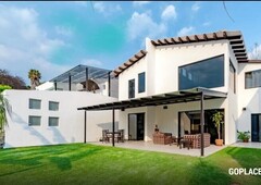 Casa, Hermosa propiedad a la venta, ubicada en una de las mejores zonas de Cuernavaca - 3 habitaciones - 3 baños - 215 m2