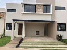 doomos. casa de dos pisos en venta en mérida, privada cumbres novonorte 3 recámaras