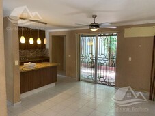 doomos. casa en venta en sm 48 av del bosque cancún