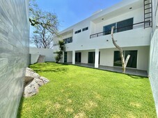 doomos. casa moderna recamara en planta baja con vigilancia cuernavaca