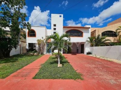 Casa en Venta con piscina al norte de Mérida, Yucatán.