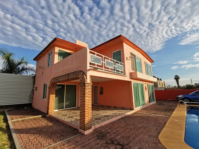 En Venta Casa Con 4 Recamaras, Alberca Y Amplio Jardin En Fracc. Citlalli Apta A Creditos