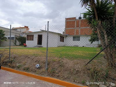 Hermosa Casa Con Amplio Jardín A Un Super Precio