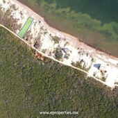 15 m terreno en venta en bahía petempich frente al mar