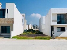18 m terreno habitacional en venta en villas de bernalejo,