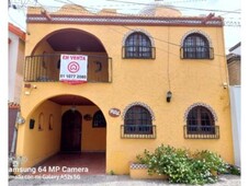 3 cuartos, 191 m hermosa casa estilo colonial mexicano, en sector privado
