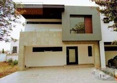 3 cuartos, 200 m el mayorazgo cochera semitechada casa en venta zona sur