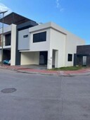 3 cuartos, 231 m casa sola en venta en lombardía, irapuato, guanajuato