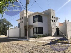 3 cuartos, 246 m casa en venta portones del carmen zona sur león gto