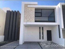 3 cuartos, 261 m lomas de juriquilla casa en venta con sotano y 336 rahqro 3
