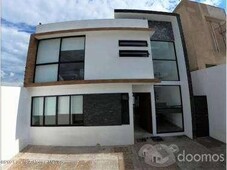 3 cuartos, 300 m real de juriquilla amplia casa en venta de 183 rahqro 3