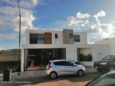 3 cuartos, 305 m casa con 3 recámaras en corregidora las trojes