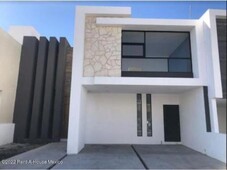 3 cuartos, 336 m lomas de juriquilla casa en venta con stano y 336 mts2 rahqro