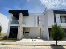 4 cuartos, 197 m casa en venta. recmara en planta baja. lomas de angelpolis.