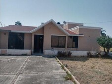 4 cuartos, 200 m se vende casa en villas de irapuato