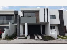 4 cuartos, 214 m casa en venta en zibata mx19-gt1136