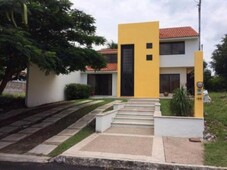 4 cuartos, 300 m casa en venta en villas de irapuato mx18-ei0726